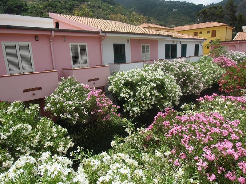 Villaggio Hotel Club Calanovellamare ピラーイノ エクステリア 写真