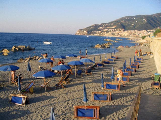 Villaggio Hotel Club Calanovellamare ピラーイノ エクステリア 写真