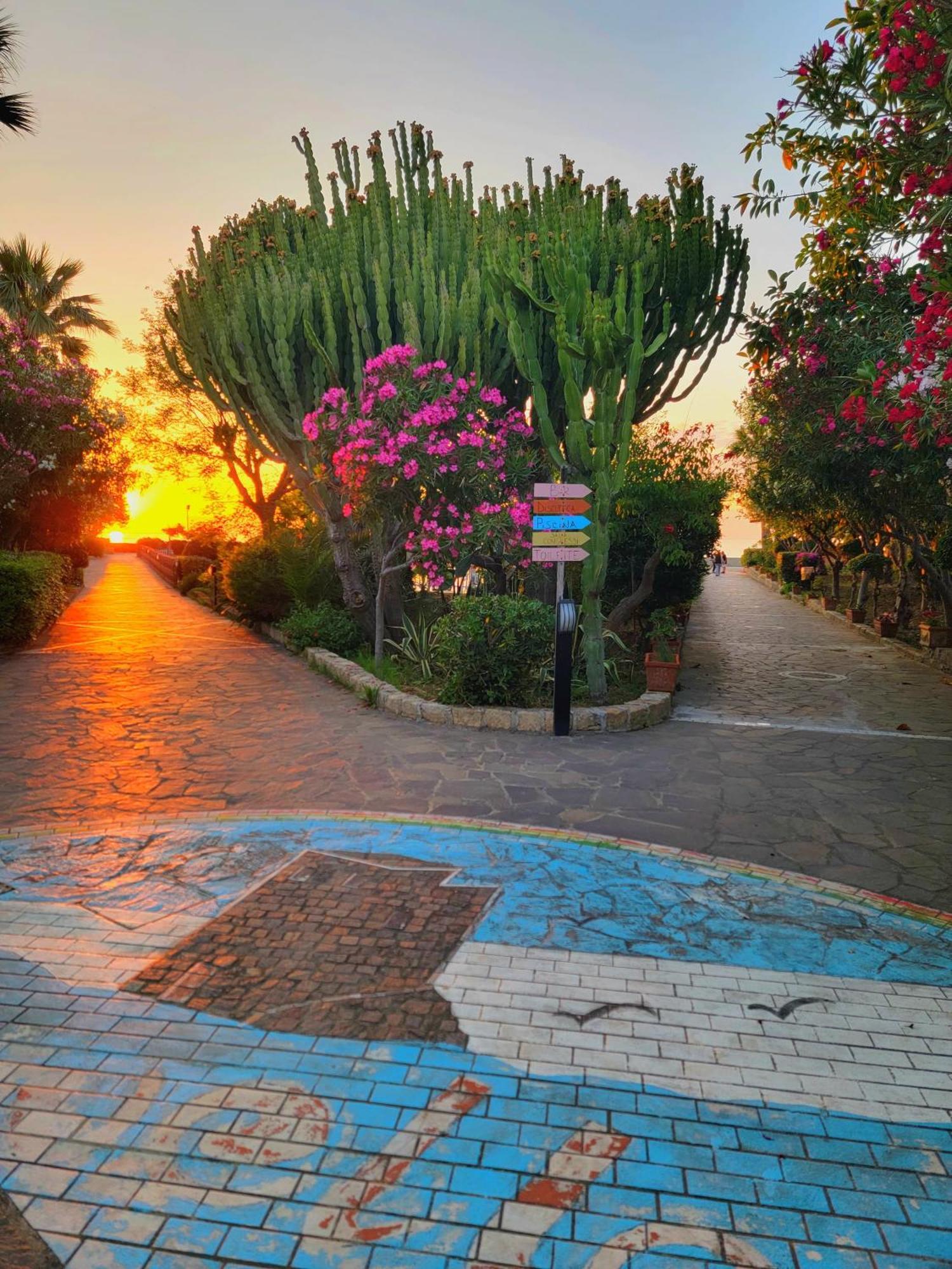 Villaggio Hotel Club Calanovellamare ピラーイノ エクステリア 写真