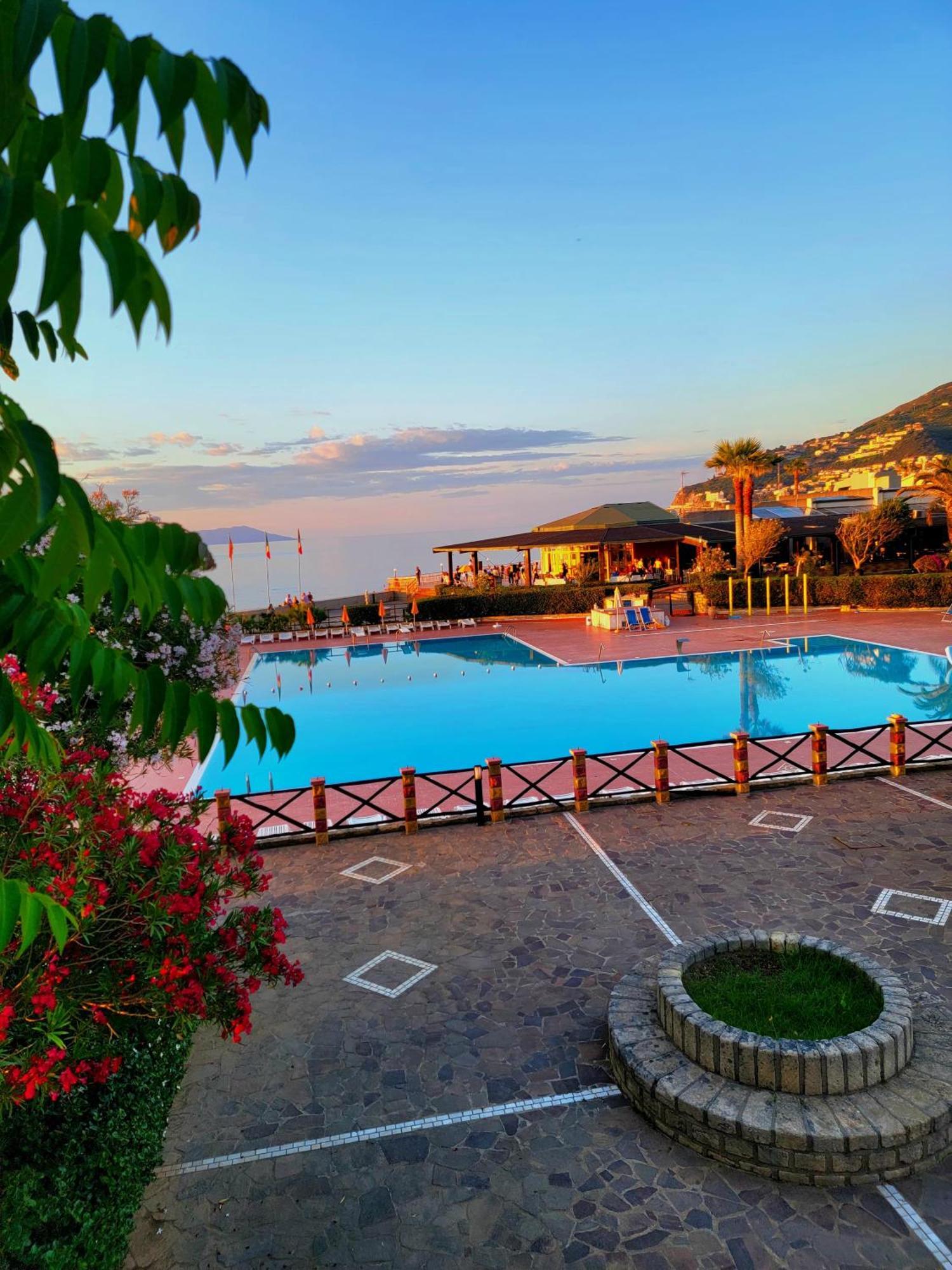 Villaggio Hotel Club Calanovellamare ピラーイノ エクステリア 写真